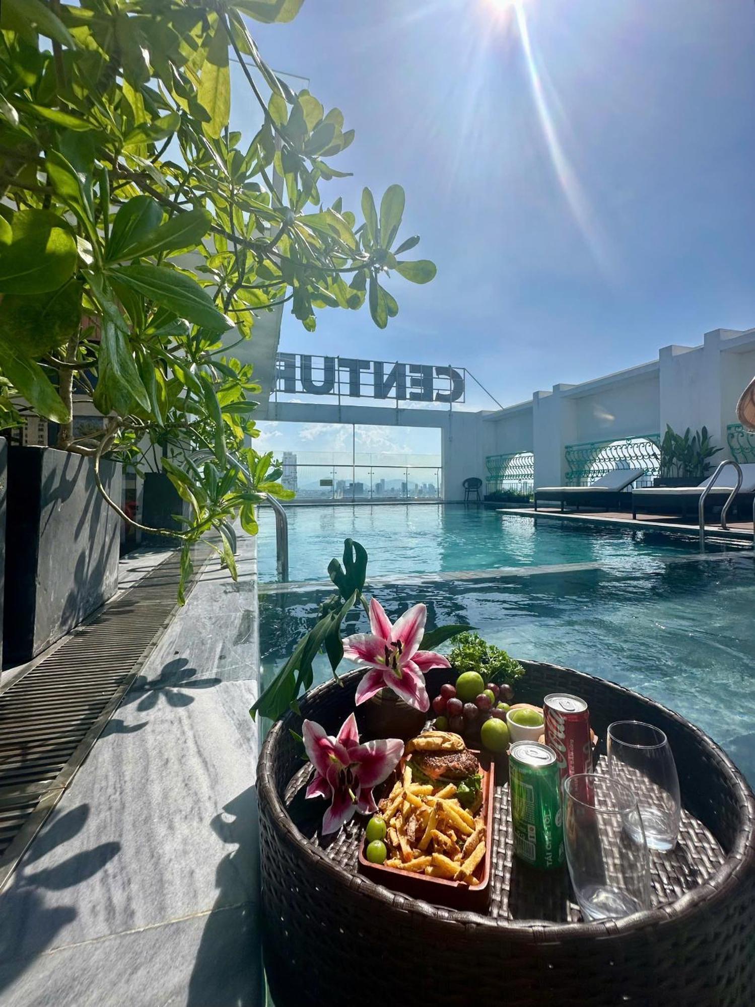 Hotel Century